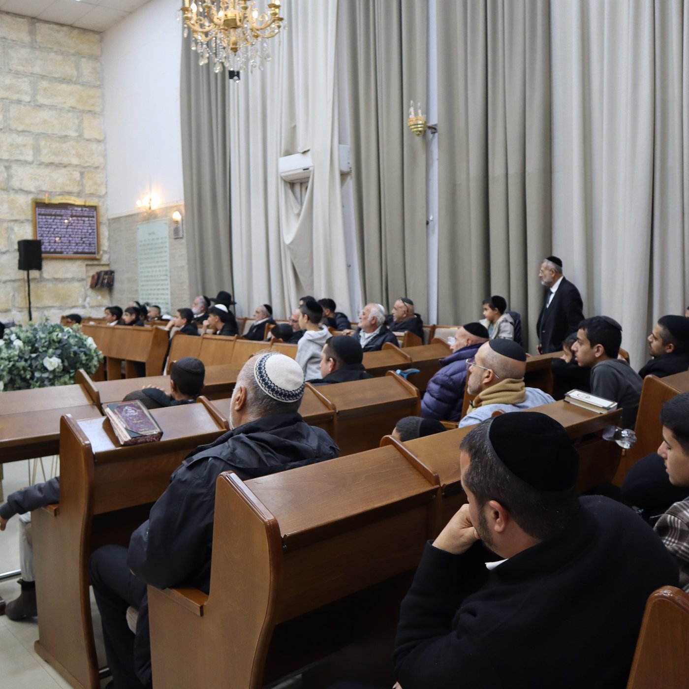 הראשל"צ הגר"ד יוסף בביקור במושב אחיעזר