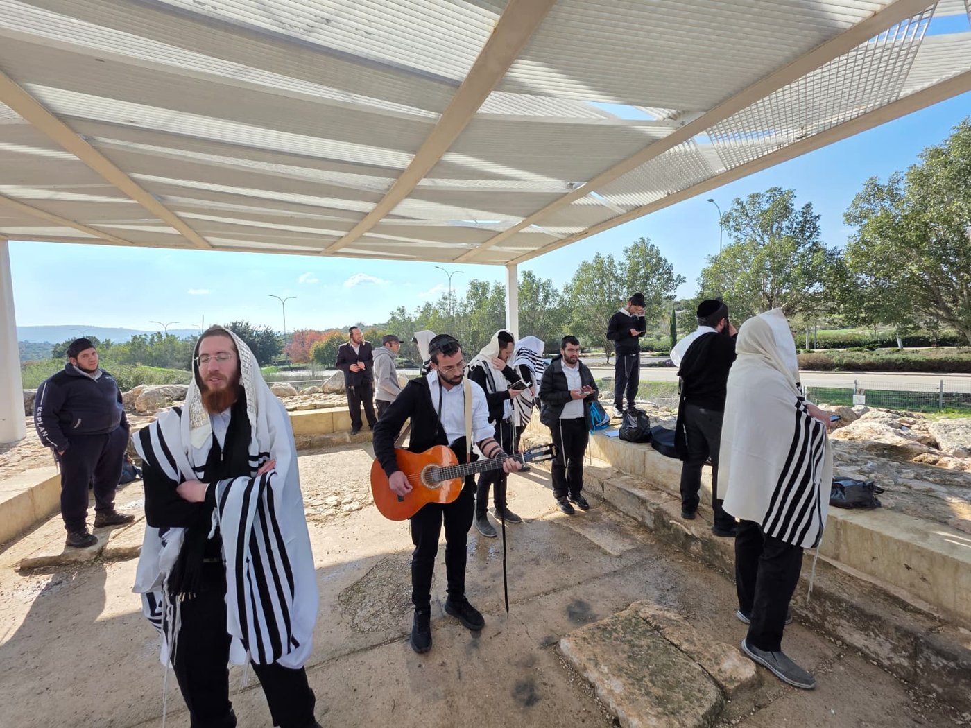 חנוכה בבית הכנסת העתיק אום אל-עומדן שבמודיעין