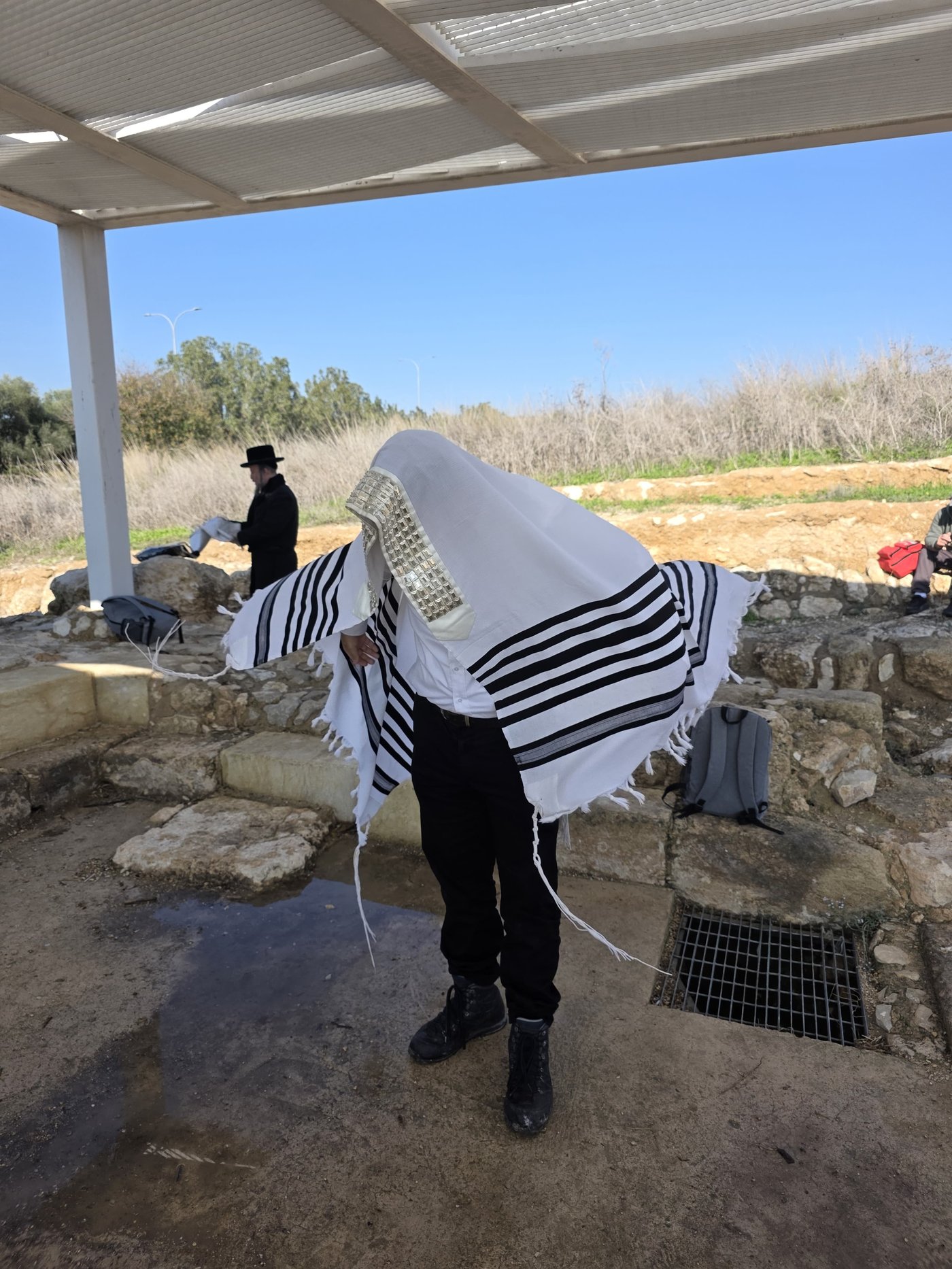 חנוכה בבית הכנסת העתיק אום אל-עומדן שבמודיעין