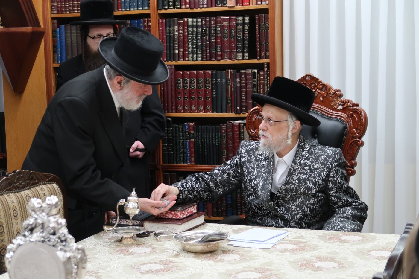 מקהלת הילדים אצל האדמו"ר מסערט ויז'ניץ