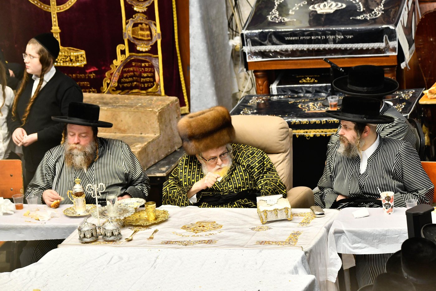 זאת חנוכה בחצה"ק תולדות אברהם יצחק