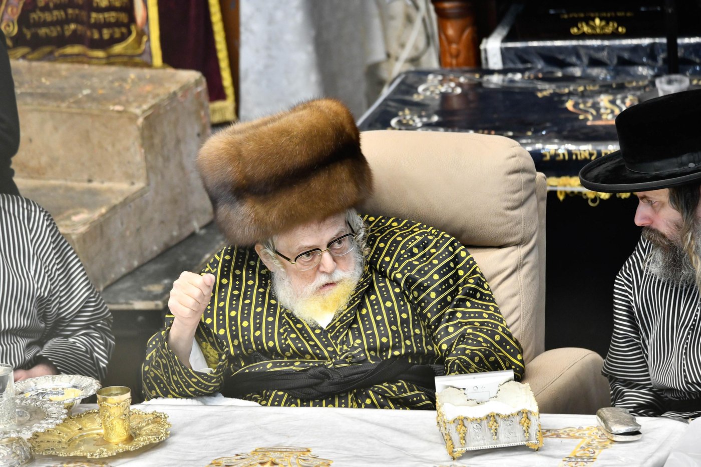 זאת חנוכה בחצה"ק תולדות אברהם יצחק