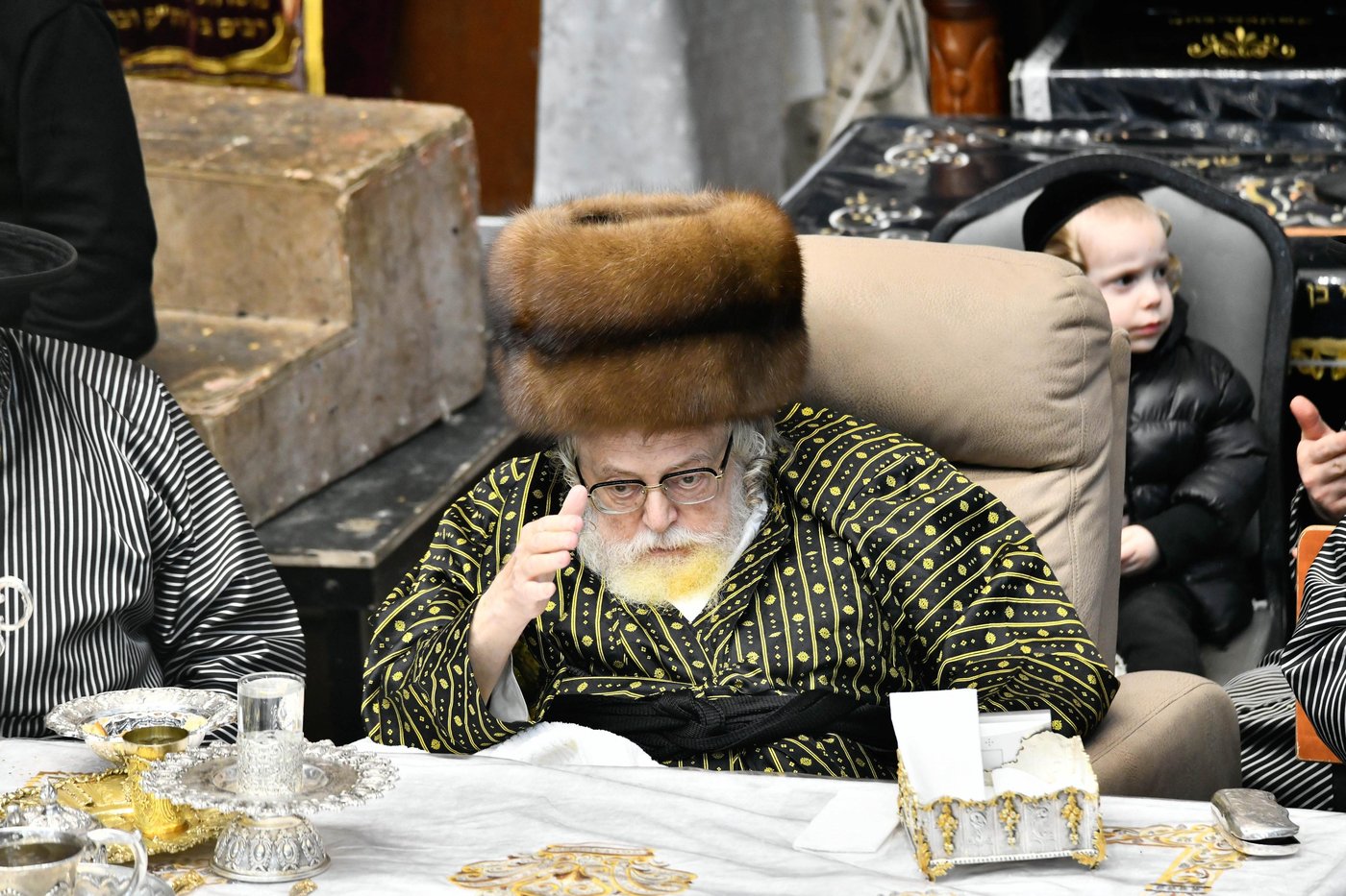 זאת חנוכה בחצה"ק תולדות אברהם יצחק