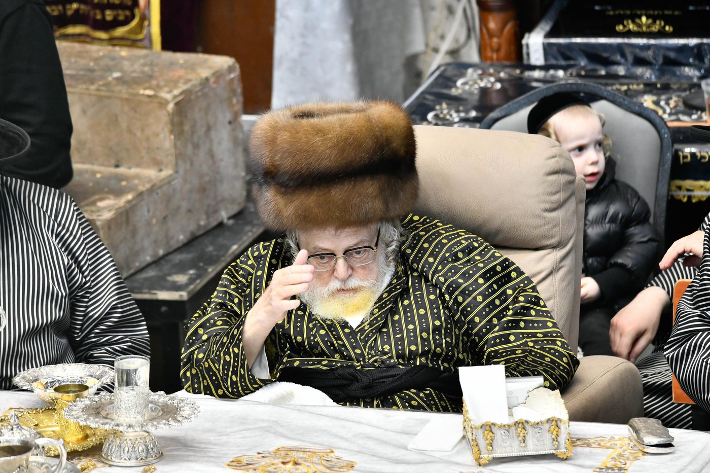 זאת חנוכה בחצה"ק תולדות אברהם יצחק