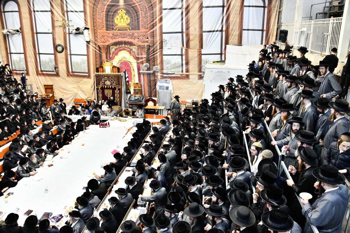 זאת חנוכה בחצה"ק תולדות אברהם יצחק