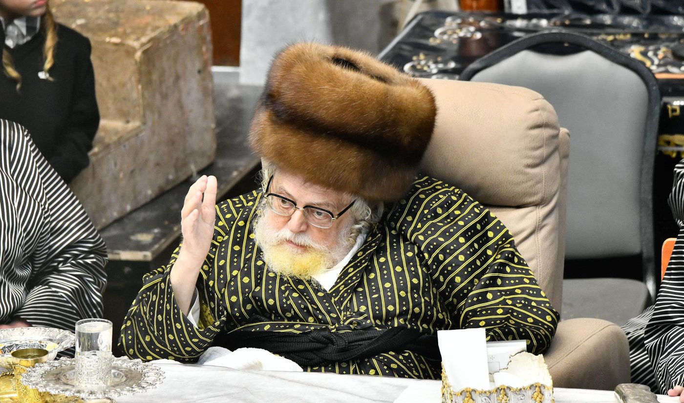 זאת חנוכה בחצה"ק תולדות אברהם יצחק