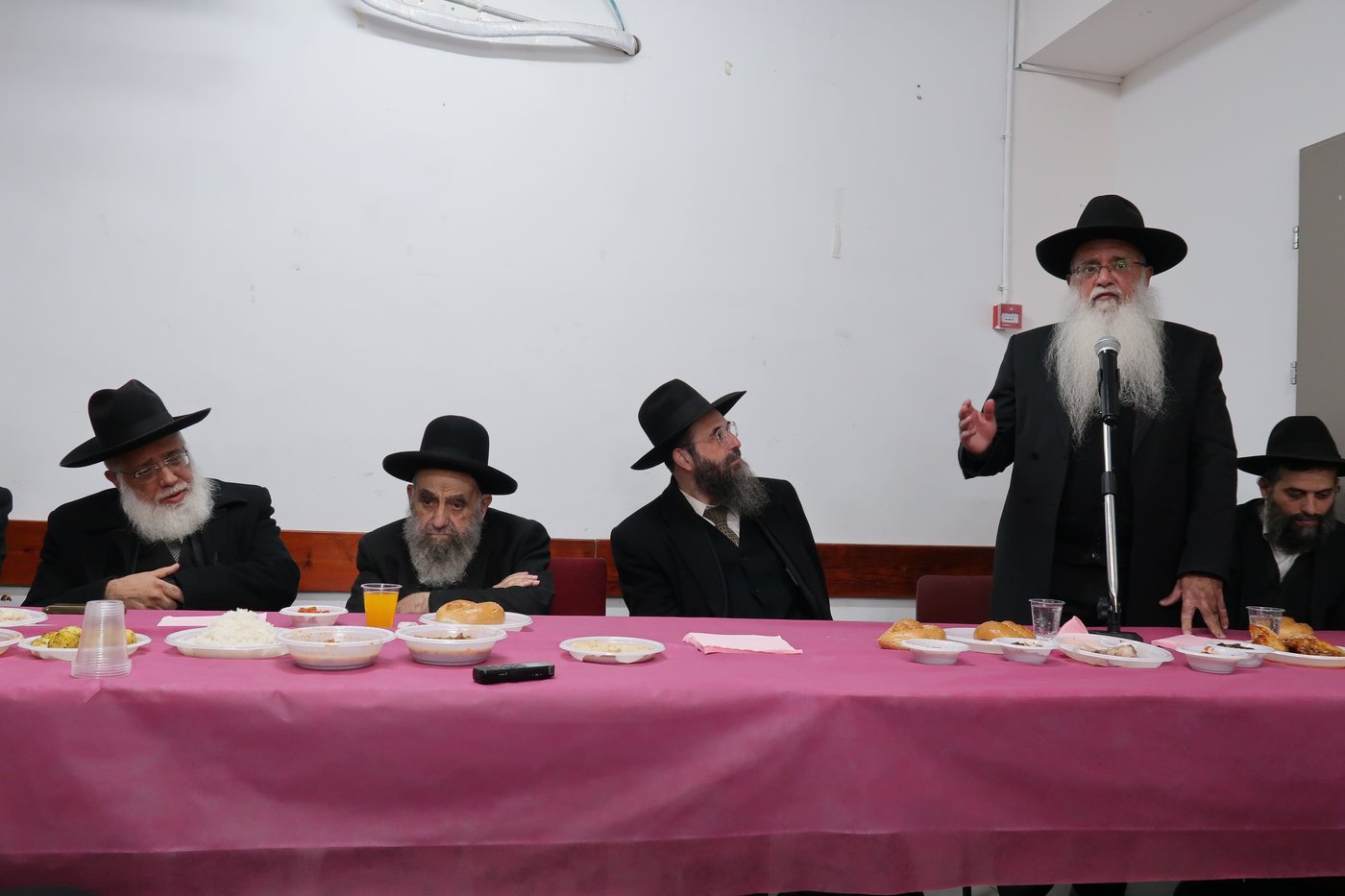 חנוכה אצל הגאון רבי משה צדקה