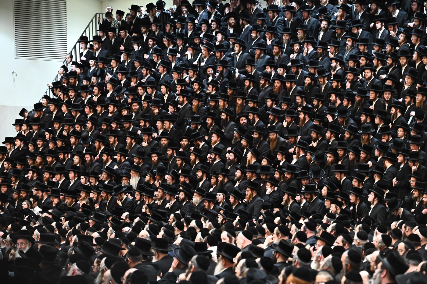 זאת חנוכה בחצה"ק ויז'ניץ