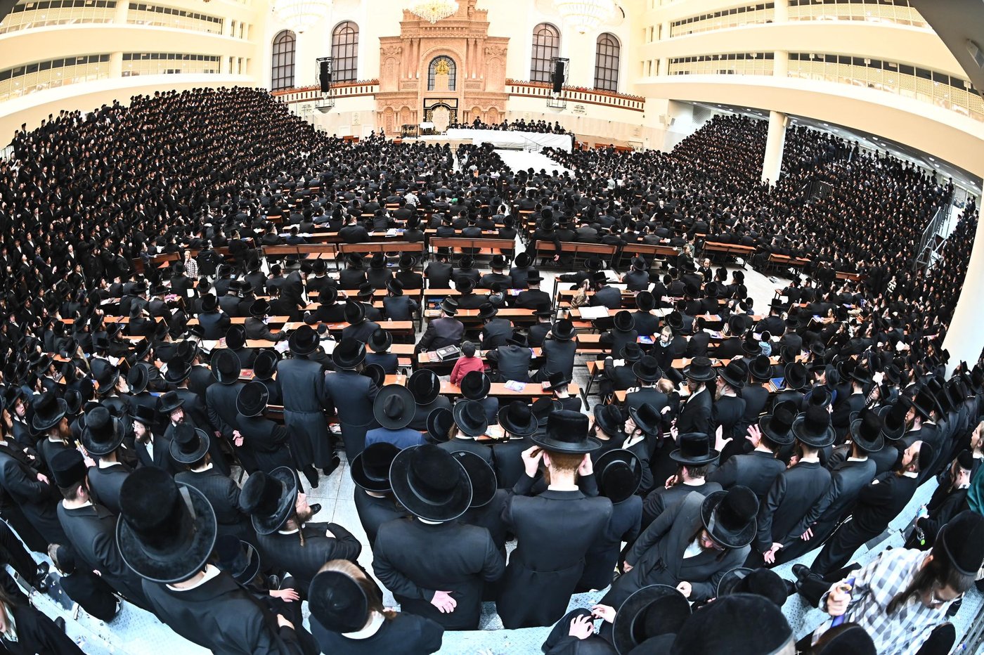 זאת חנוכה בחצה"ק ויז'ניץ