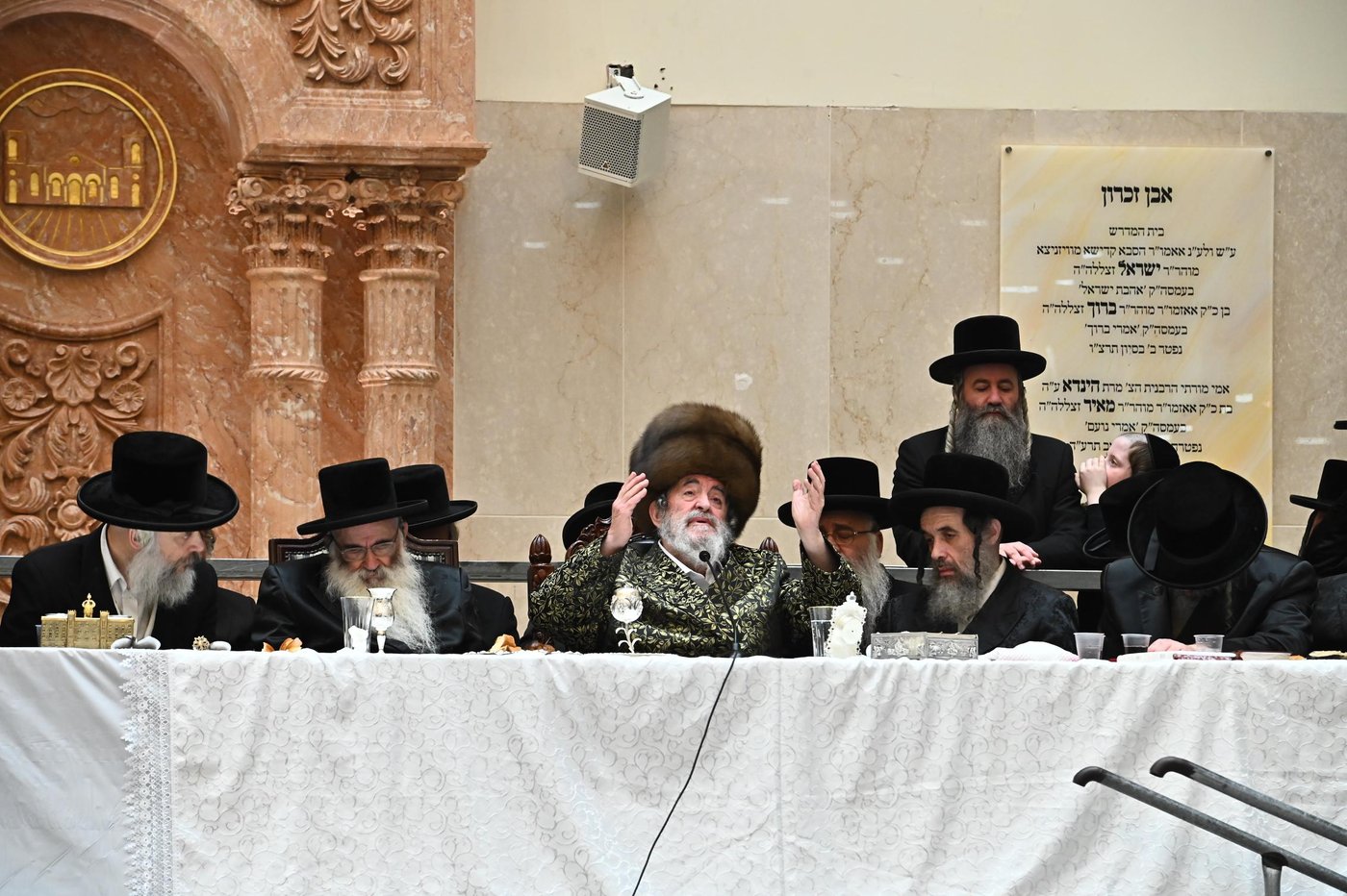 זאת חנוכה בחצה"ק ויז'ניץ