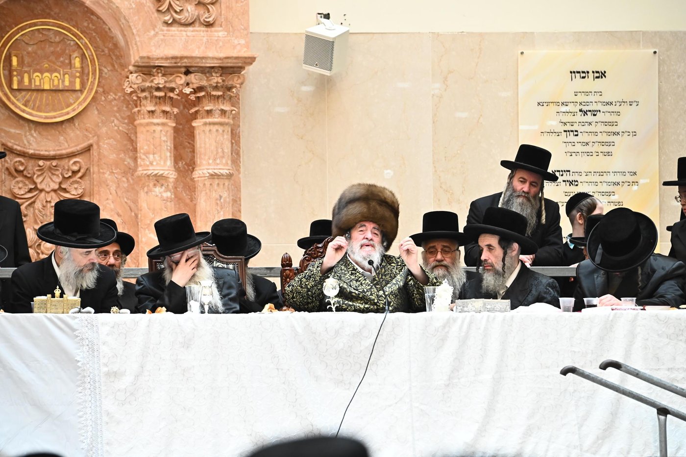 זאת חנוכה בחצה"ק ויז'ניץ