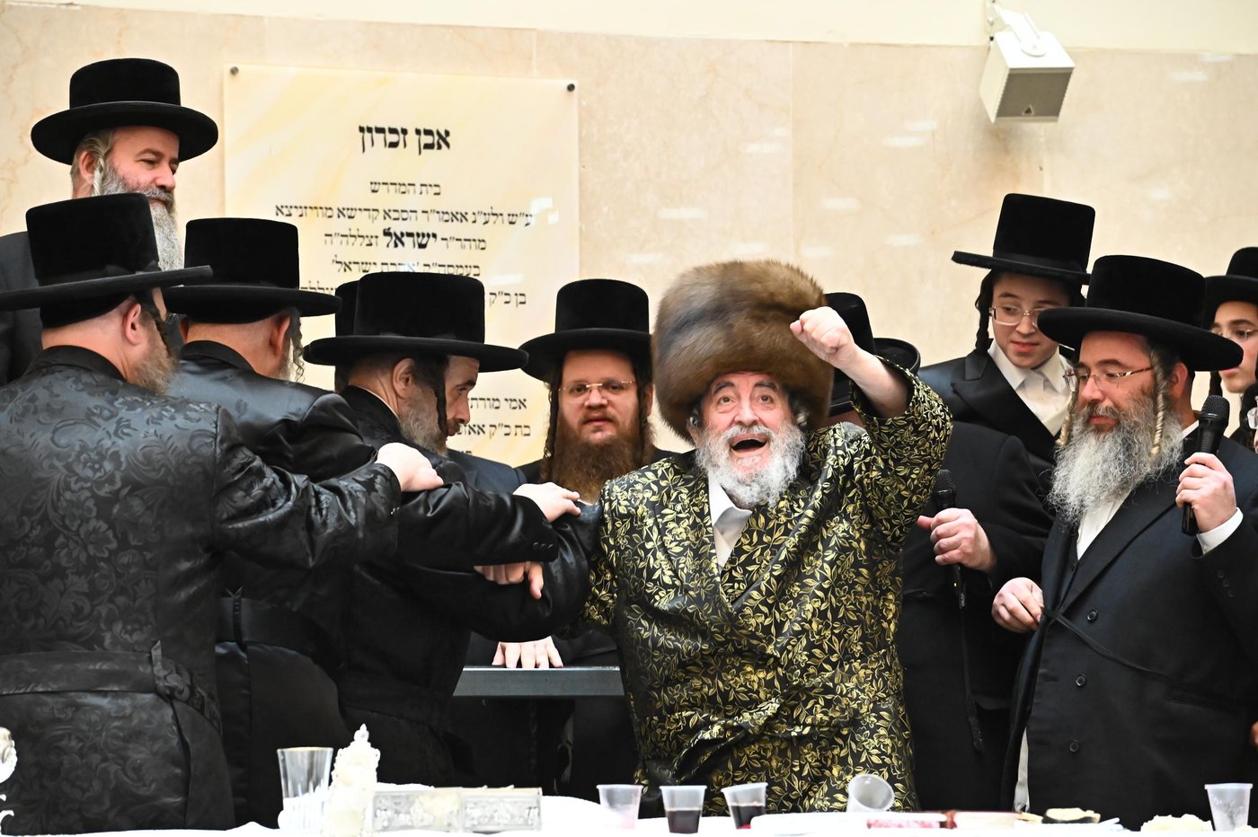 זאת חנוכה בחצה"ק ויז'ניץ