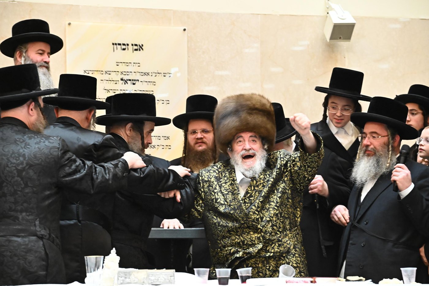 זאת חנוכה בחצה"ק ויז'ניץ