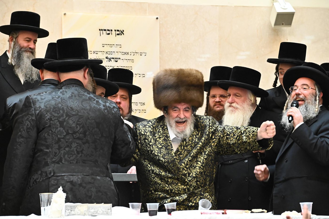 זאת חנוכה בחצה"ק ויז'ניץ