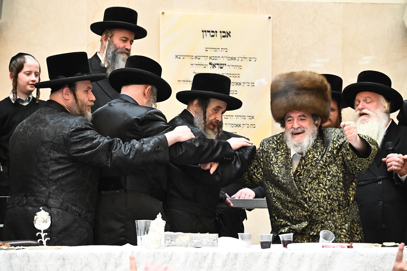 זאת חנוכה בחצה"ק ויז'ניץ