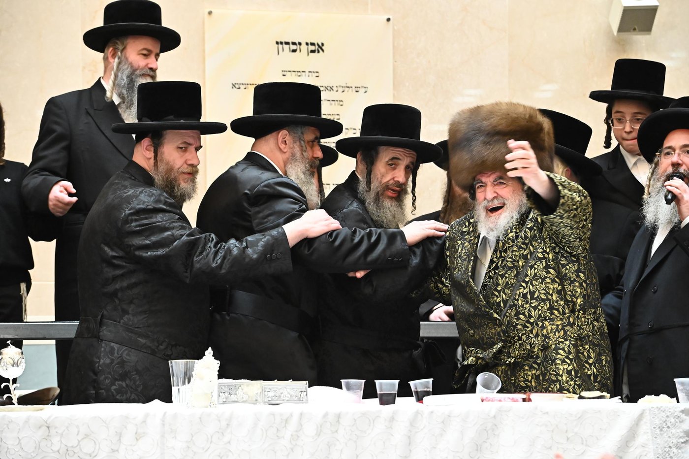 זאת חנוכה בחצה"ק ויז'ניץ