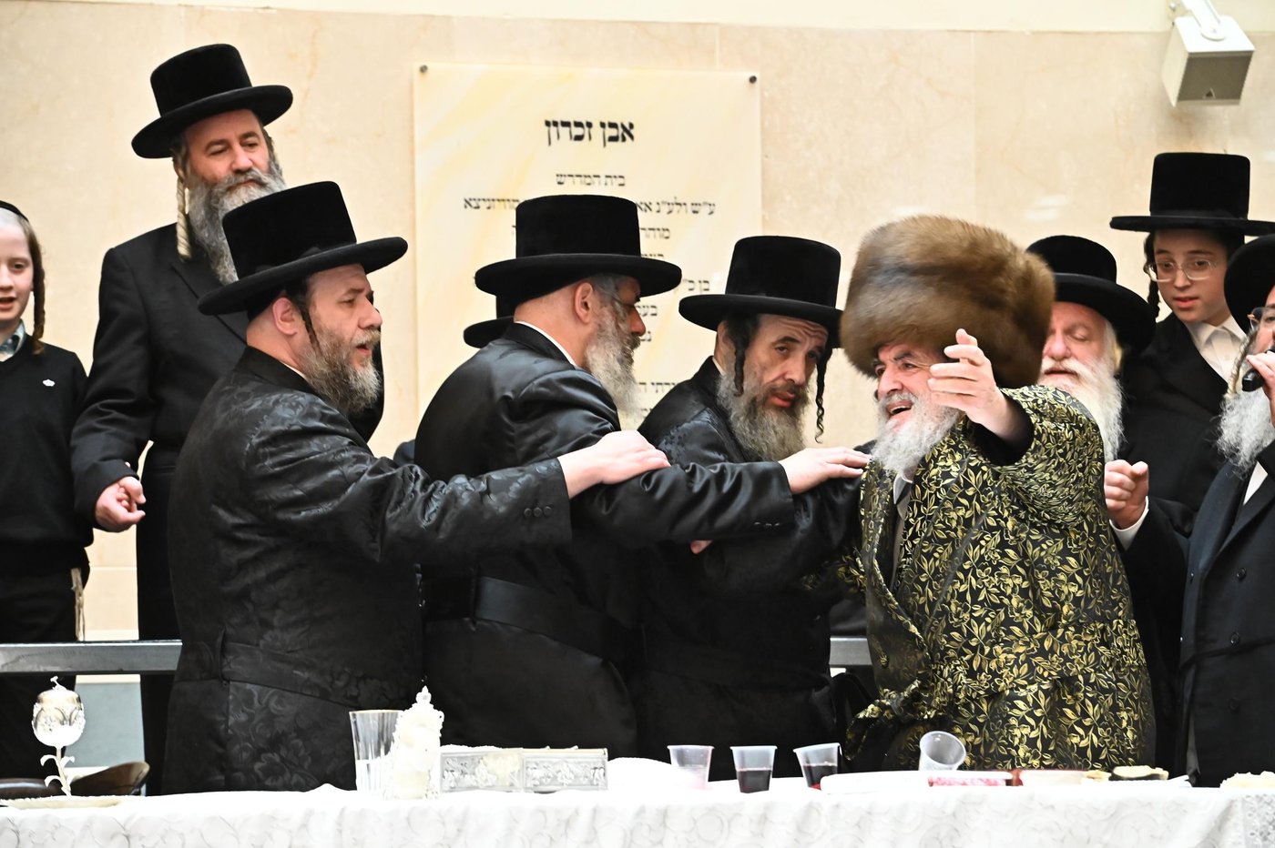 זאת חנוכה בחצה"ק ויז'ניץ