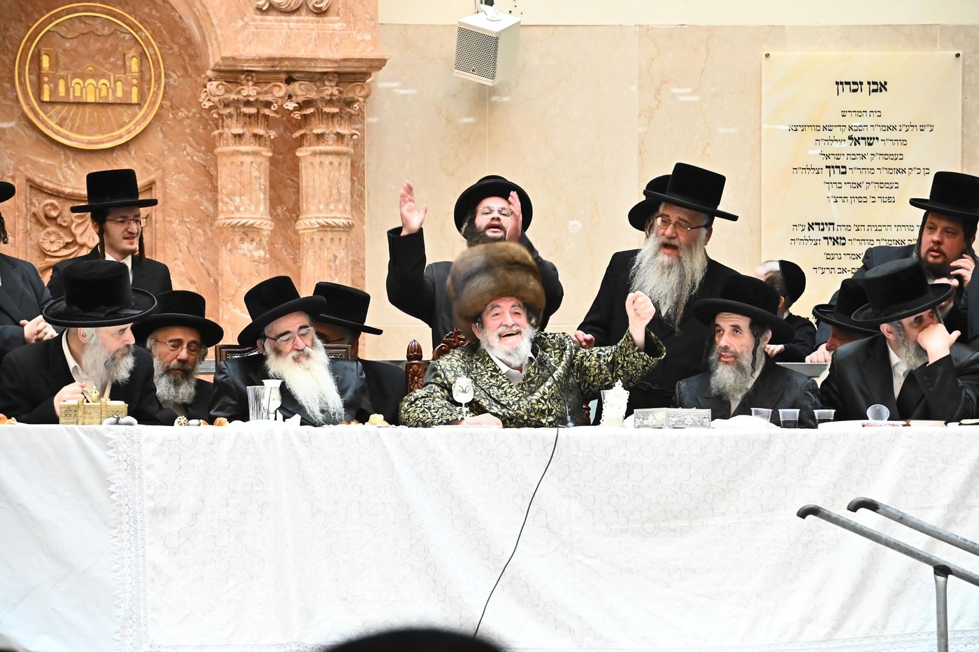 זאת חנוכה בחצה"ק ויז'ניץ