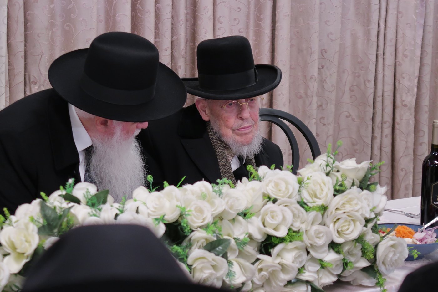 שמחת נישואי צאצאם של הגאון רבי אברהם סאלים והגאון רבי בן ציון מוצפי