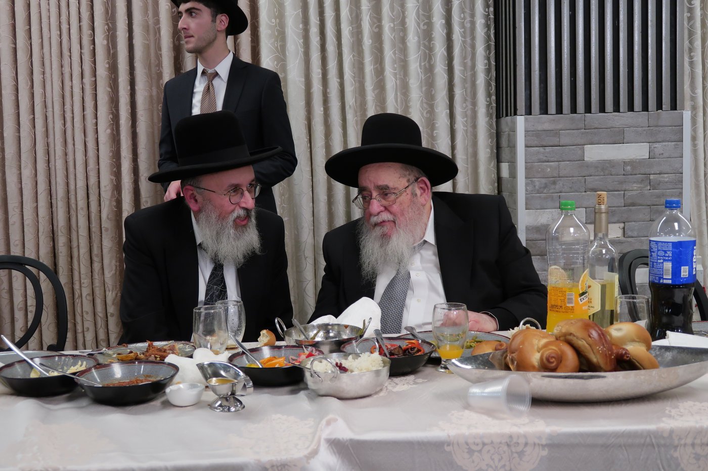 שמחת נישואי צאצאם של הגאון רבי אברהם סאלים והגאון רבי בן ציון מוצפי