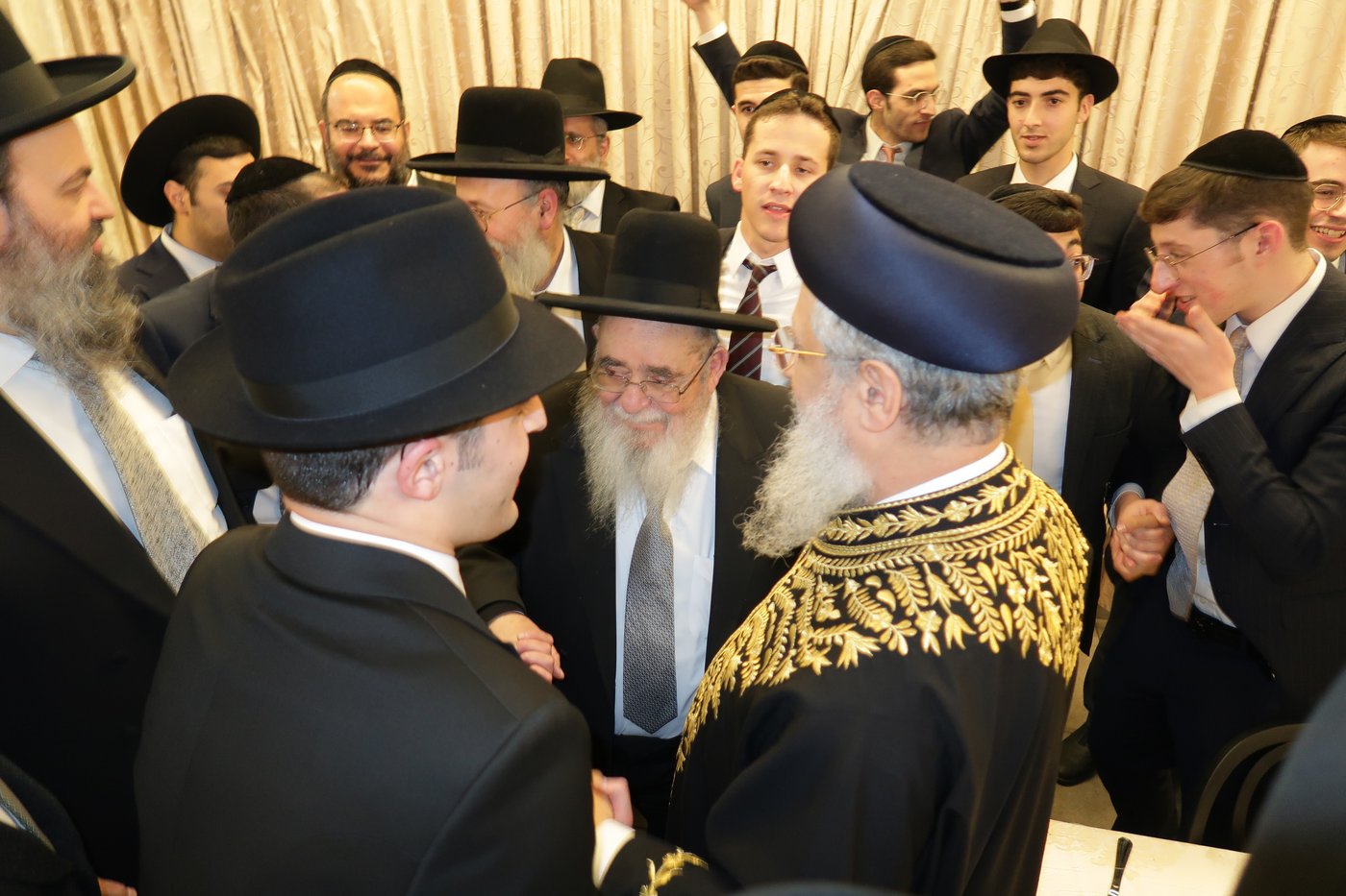 שמחת נישואי צאצאם של הגאון רבי אברהם סאלים והגאון רבי בן ציון מוצפי