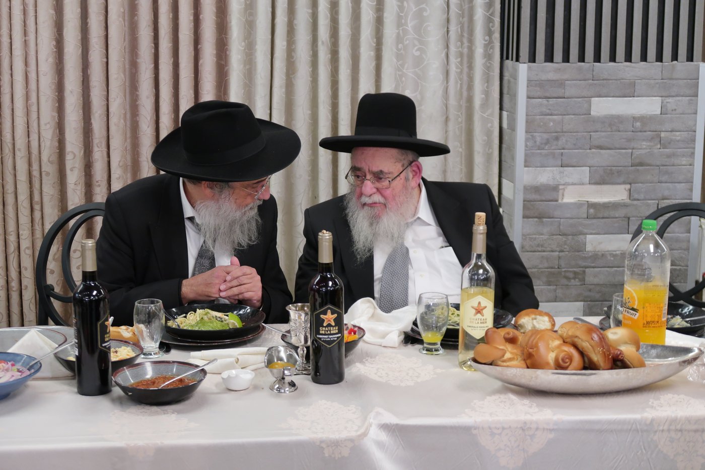 שמחת נישואי צאצאם של הגאון רבי אברהם סאלים והגאון רבי בן ציון מוצפי