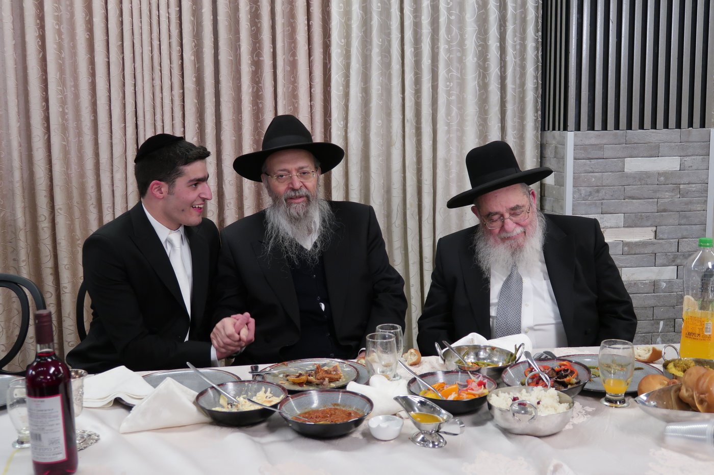 שמחת נישואי צאצאם של הגאון רבי אברהם סאלים והגאון רבי בן ציון מוצפי