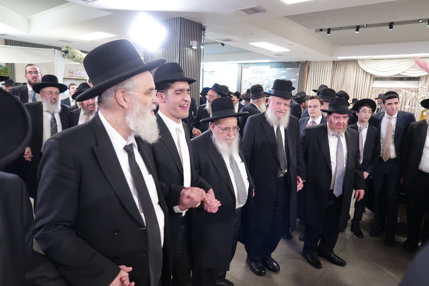 שמחת נישואי צאצאם של הגאון רבי אברהם סאלים והגאון רבי בן ציון מוצפי