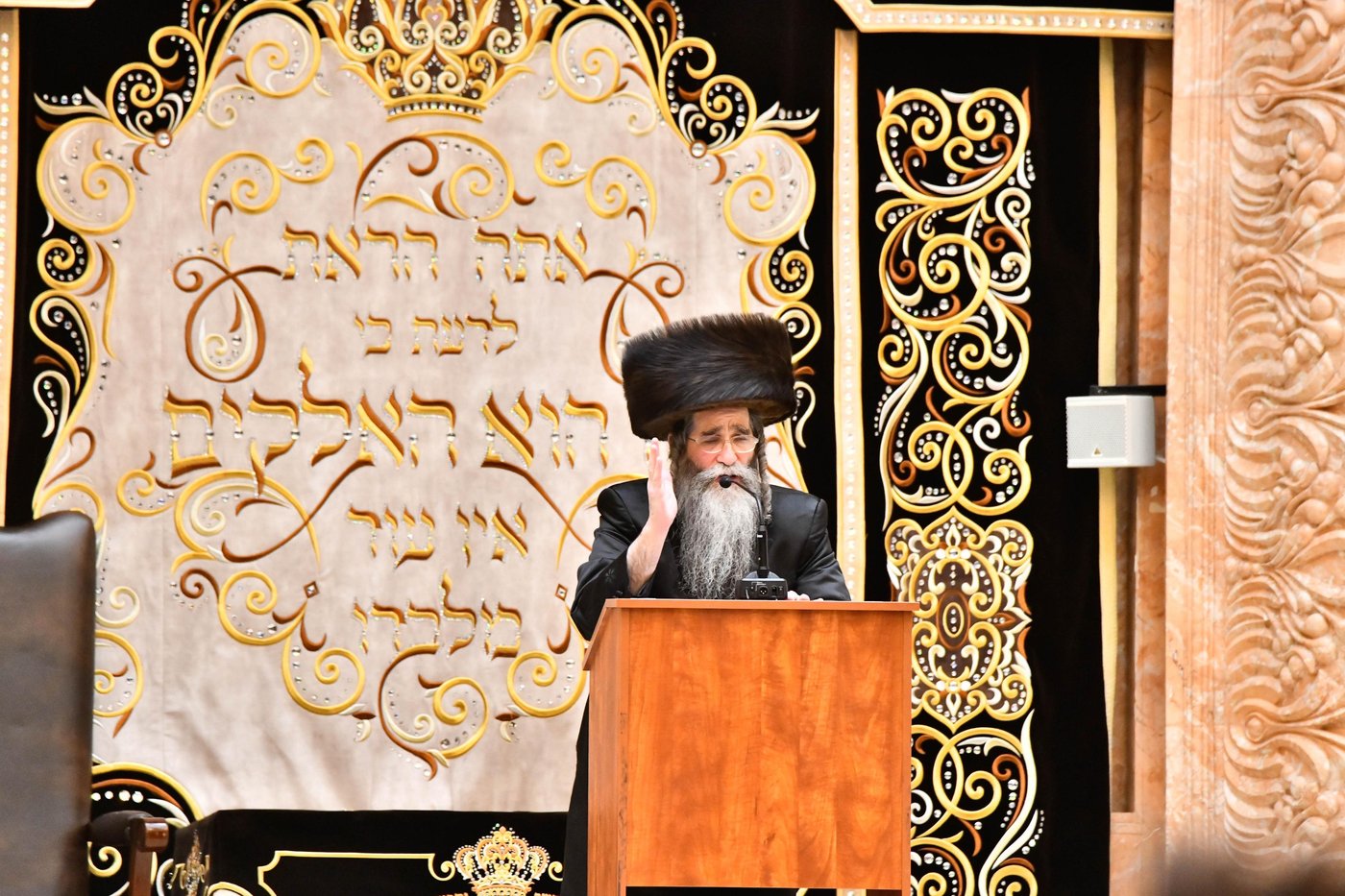 המשב"ק הגאון רבי שאול גרינברגר בשיחה במוצאי שבת חנוכה בחצה"ק ויז'ניץ