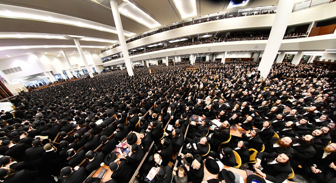 האדמו"ר מגור בהדלקת נרות חנוכה