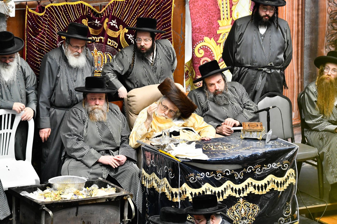 זאת חנוכה אצל האדמו"ר מתולדות אברהם יצחק