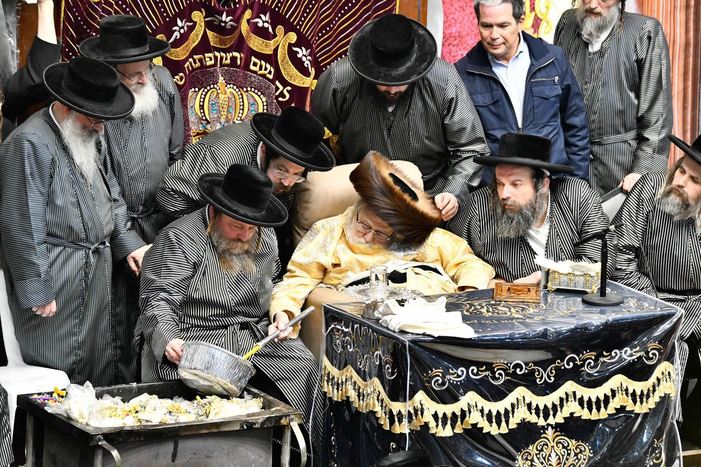 זאת חנוכה אצל האדמו"ר מתולדות אברהם יצחק