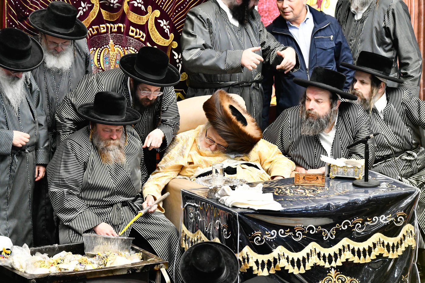 זאת חנוכה אצל האדמו"ר מתולדות אברהם יצחק