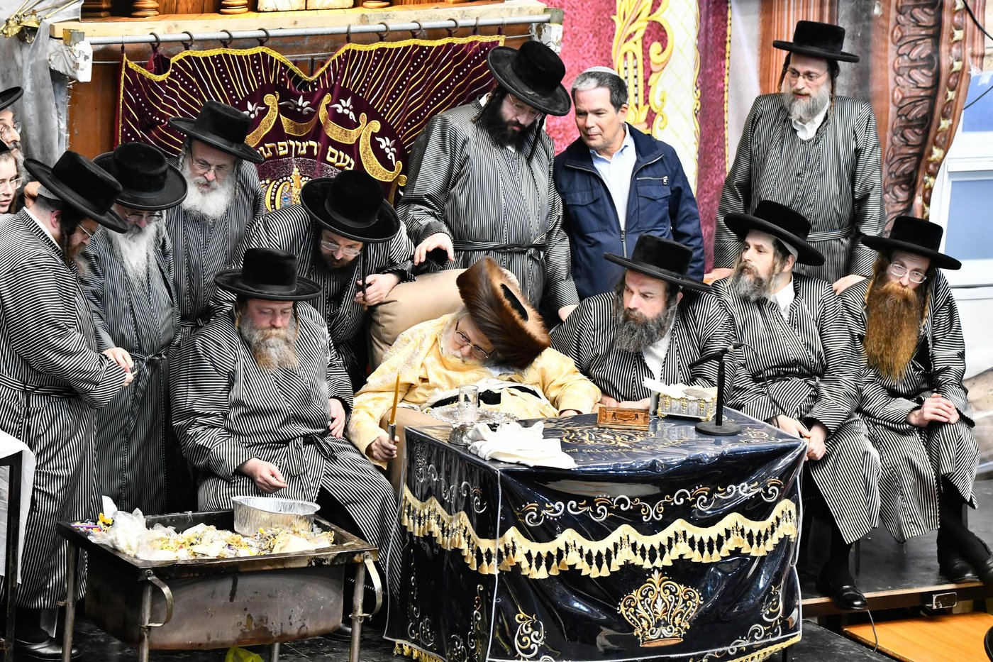 זאת חנוכה אצל האדמו"ר מתולדות אברהם יצחק