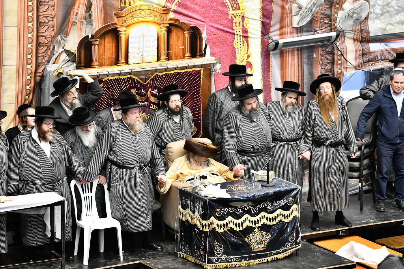 זאת חנוכה אצל האדמו"ר מתולדות אברהם יצחק