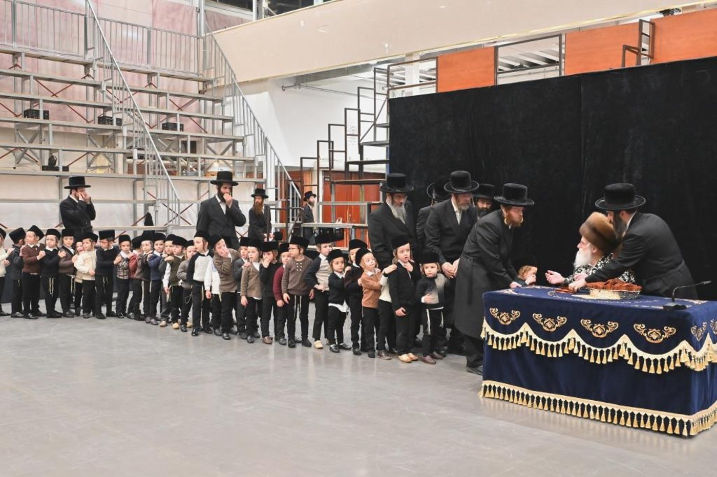 חנוכה בחצה"ק ויזניץ