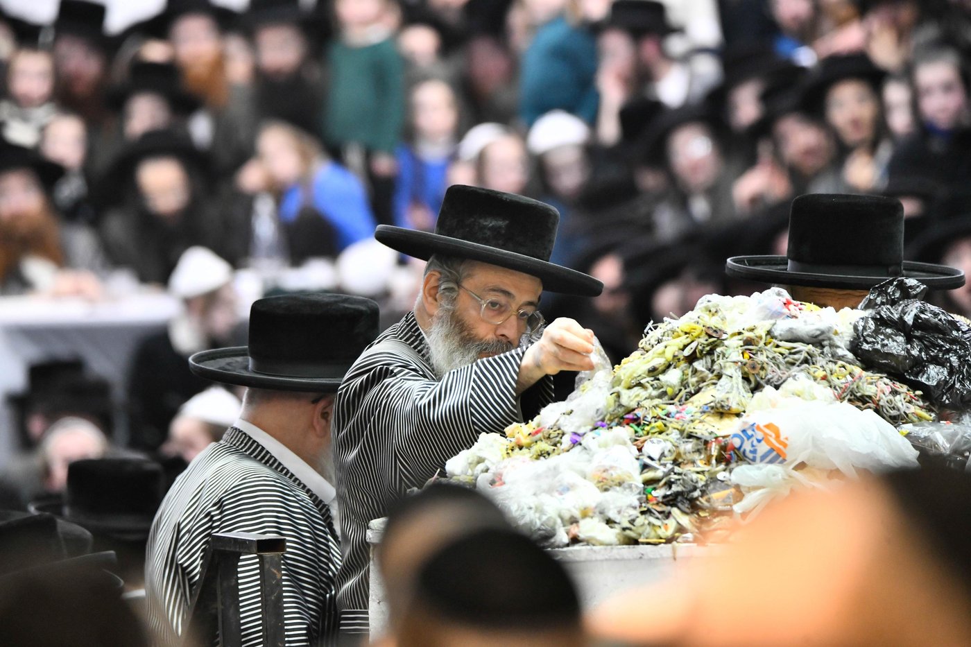 זאת חנוכה בחצה"ק תולדות אהרן
