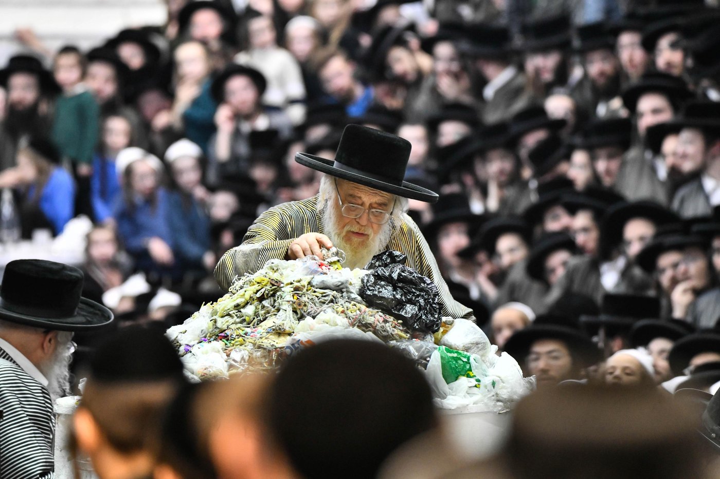 זאת חנוכה בחצה"ק תולדות אהרן