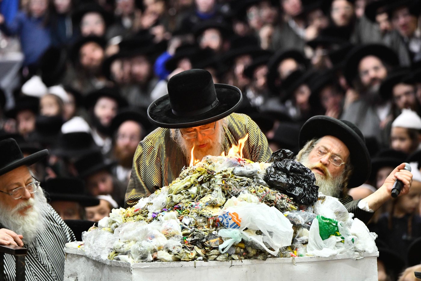 זאת חנוכה בחצה"ק תולדות אהרן