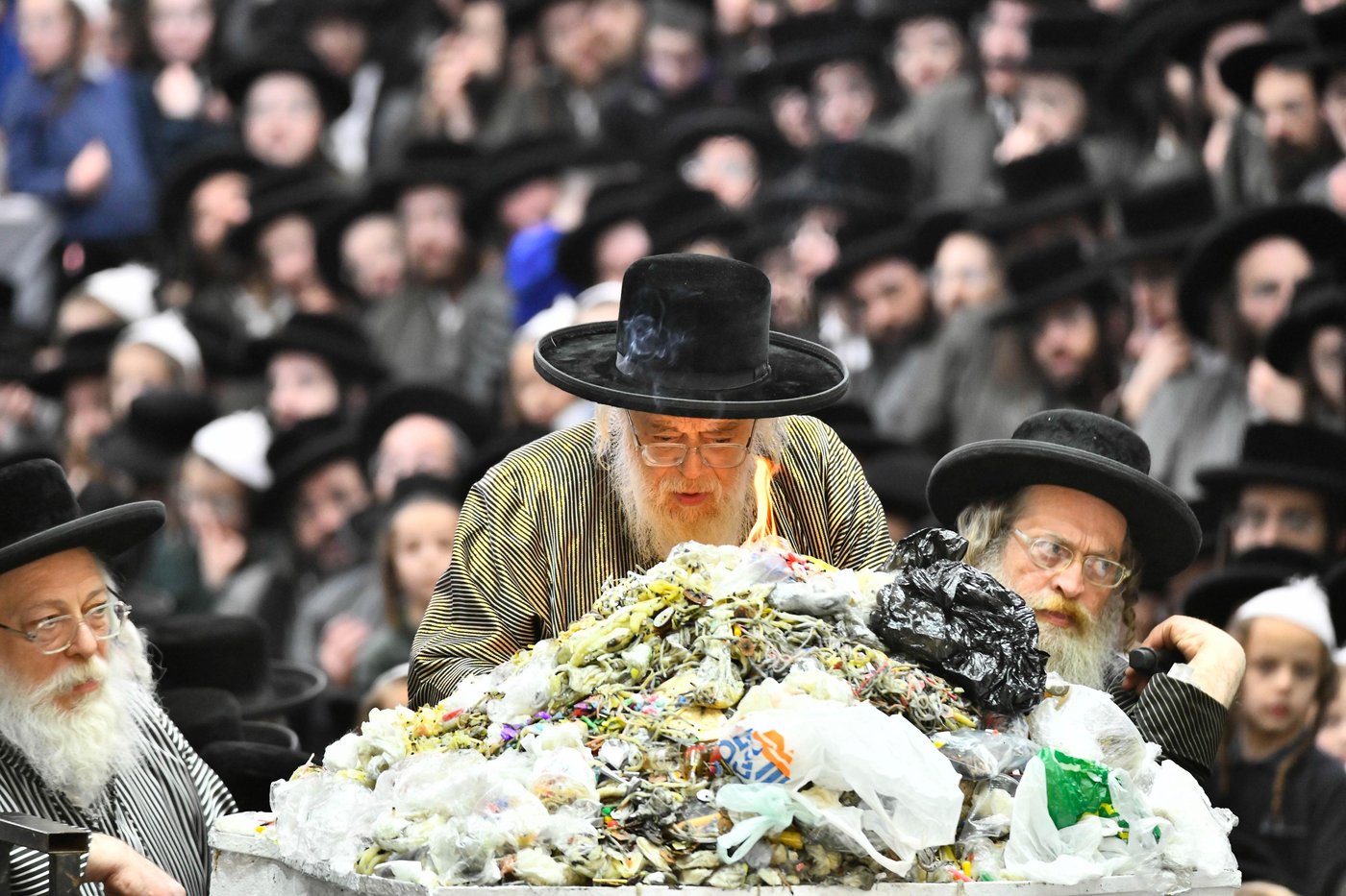 זאת חנוכה בחצה"ק תולדות אהרן