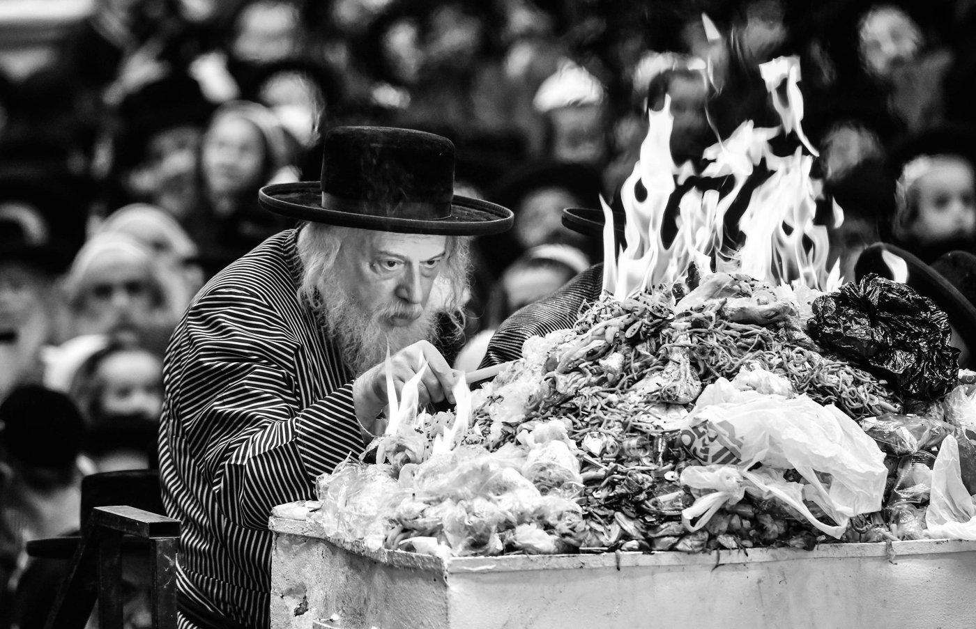 זאת חנוכה בחצה"ק תולדות אהרן