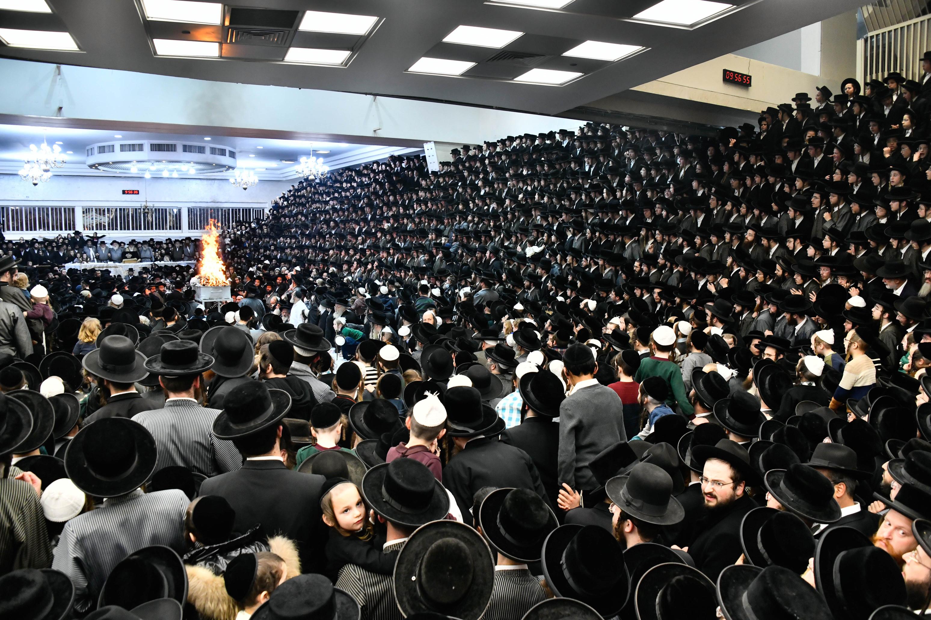 זאת חנוכה בחצה"ק תולדות אהרן