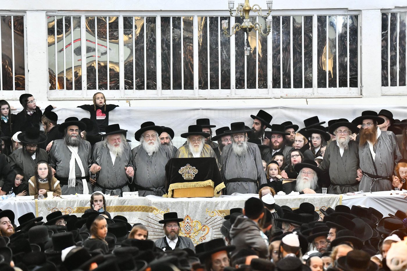 זאת חנוכה בחצה"ק תולדות אהרן