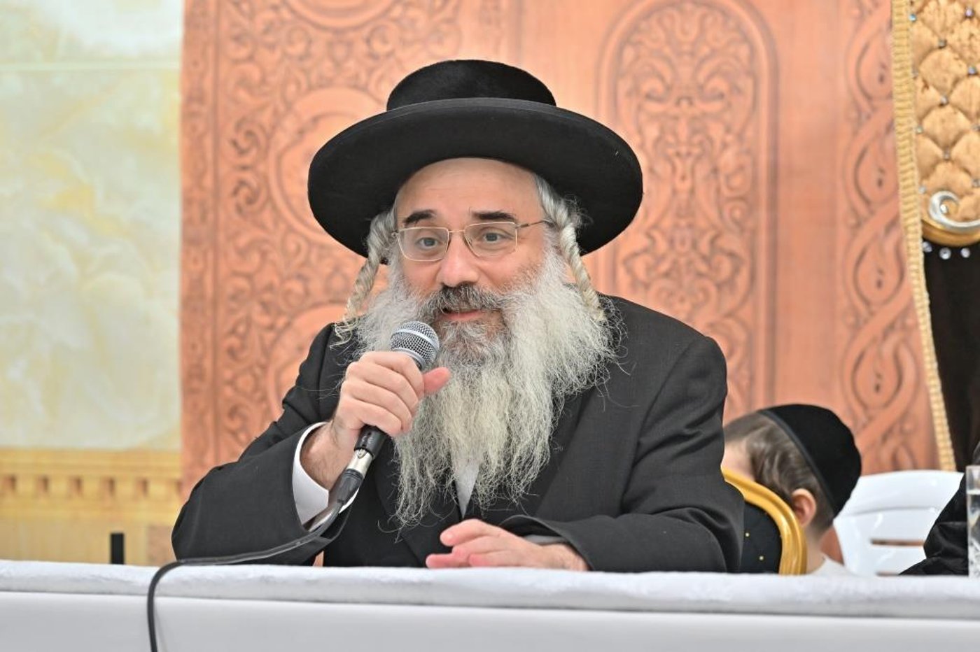 חנוכה בחצר הקודש ספינקא בית שמש