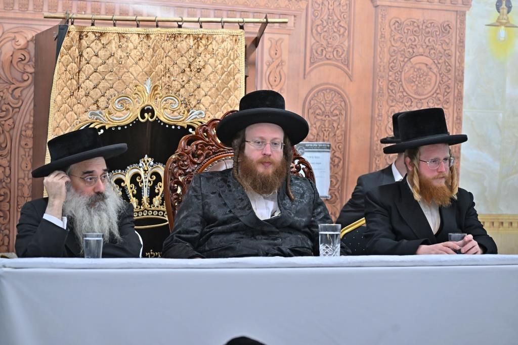 חנוכה בחצר הקודש ספינקא בית שמש