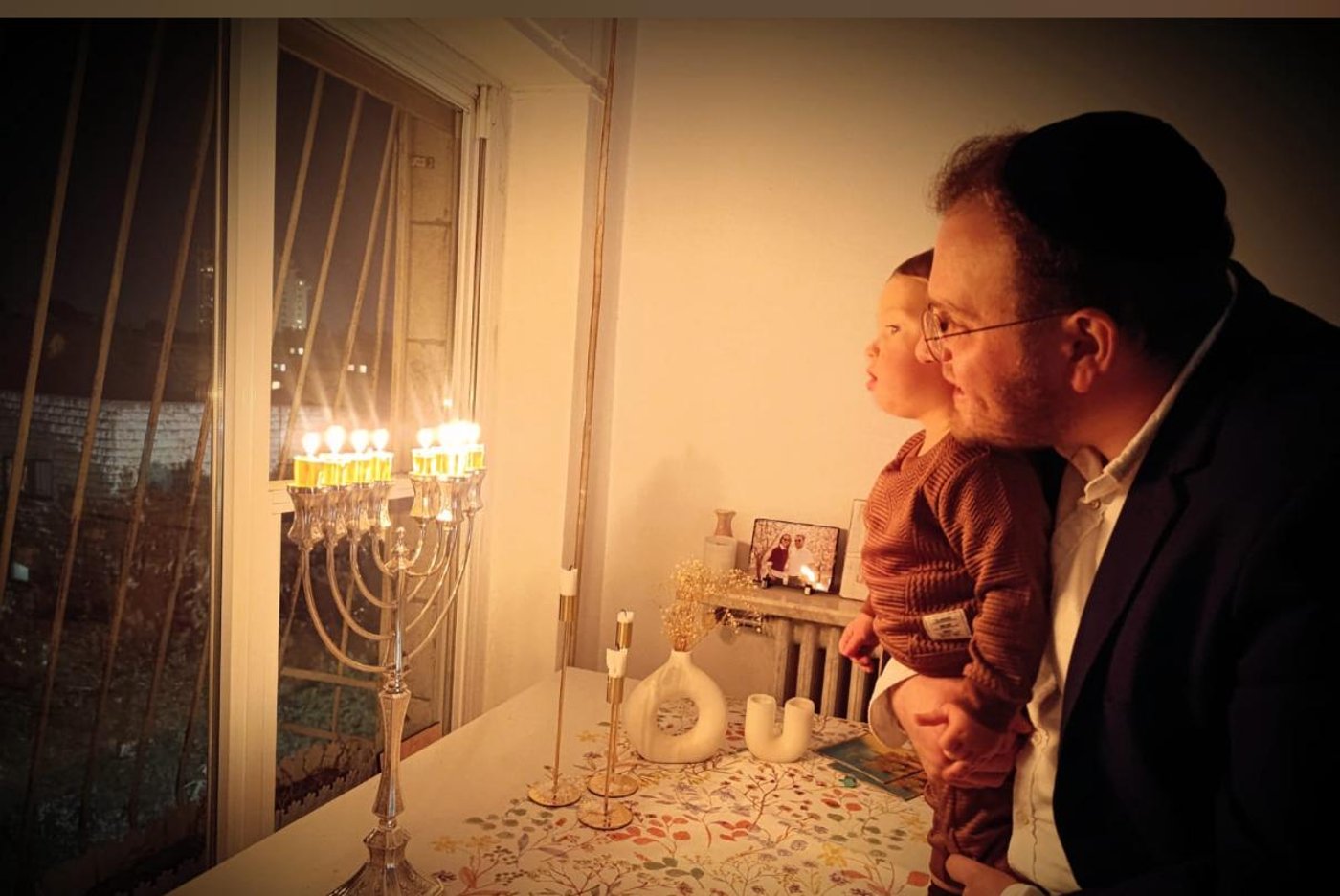 איש הנדל"ן משה רגובי שאושפז במצב קשה - חגג חנוכה עם משפחתו