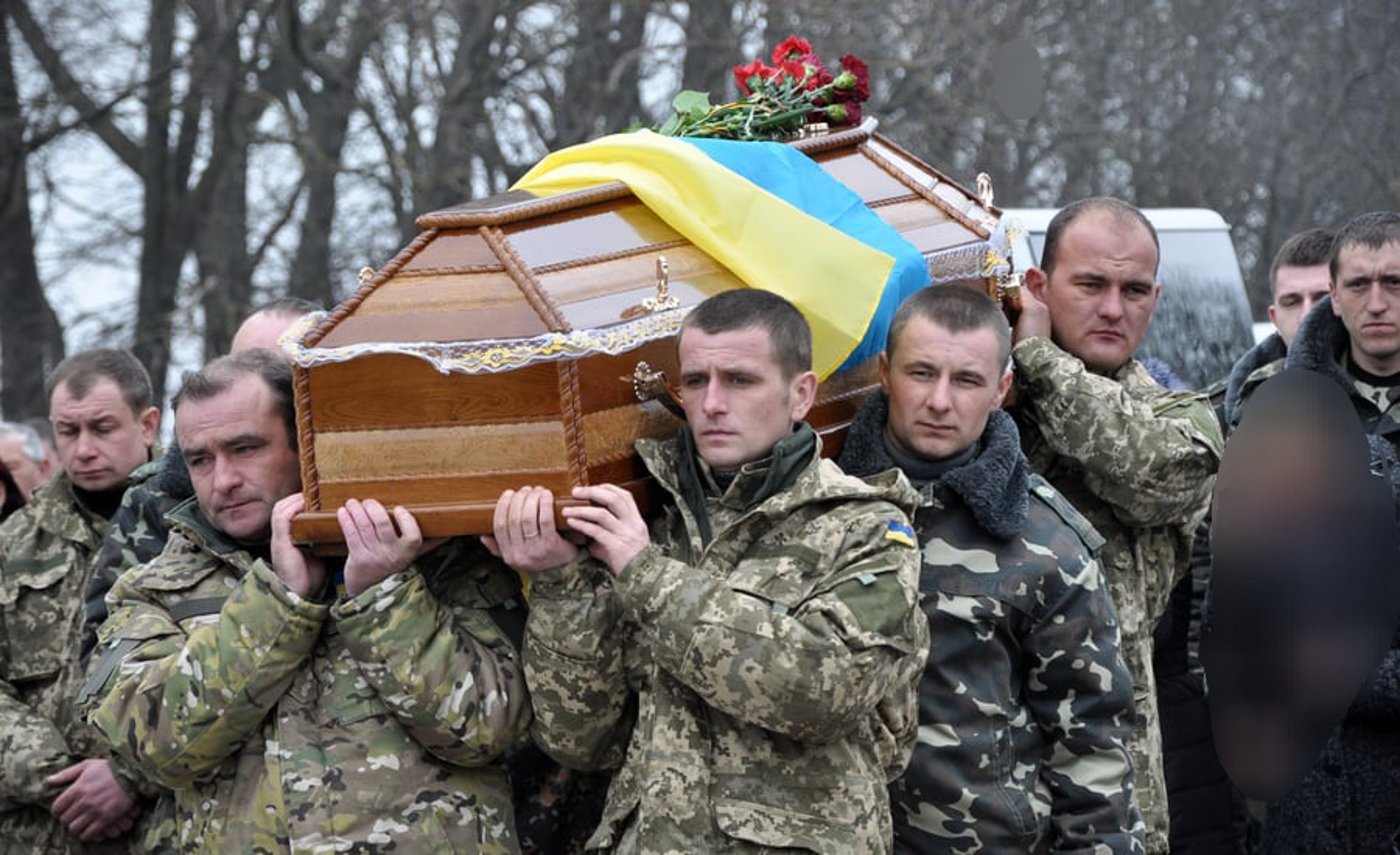 הלוויה של חייל אוקראיני