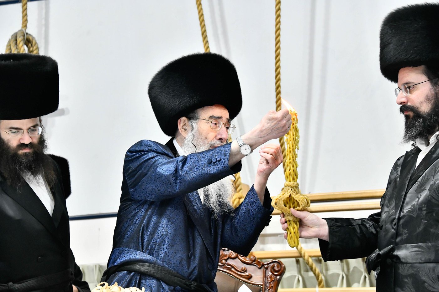 מוצאי שבת חנוכה בחצה"ק אלכסנדר