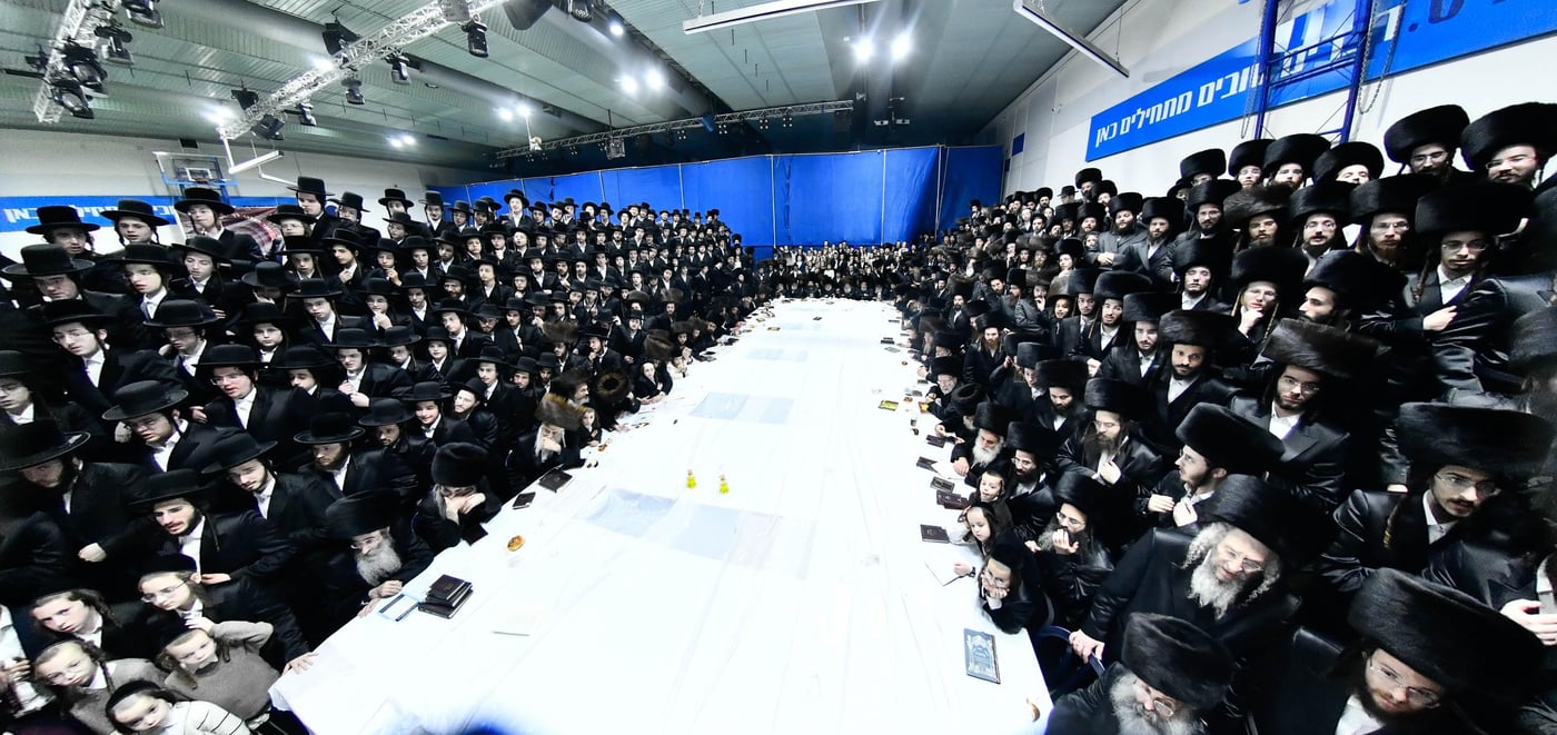 מוצאי שבת חנוכה בחצה"ק אלכסנדר