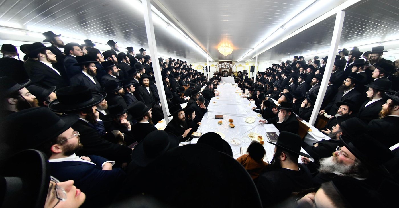 זאת חנוכה בחצה"ק סקולען ירושלים